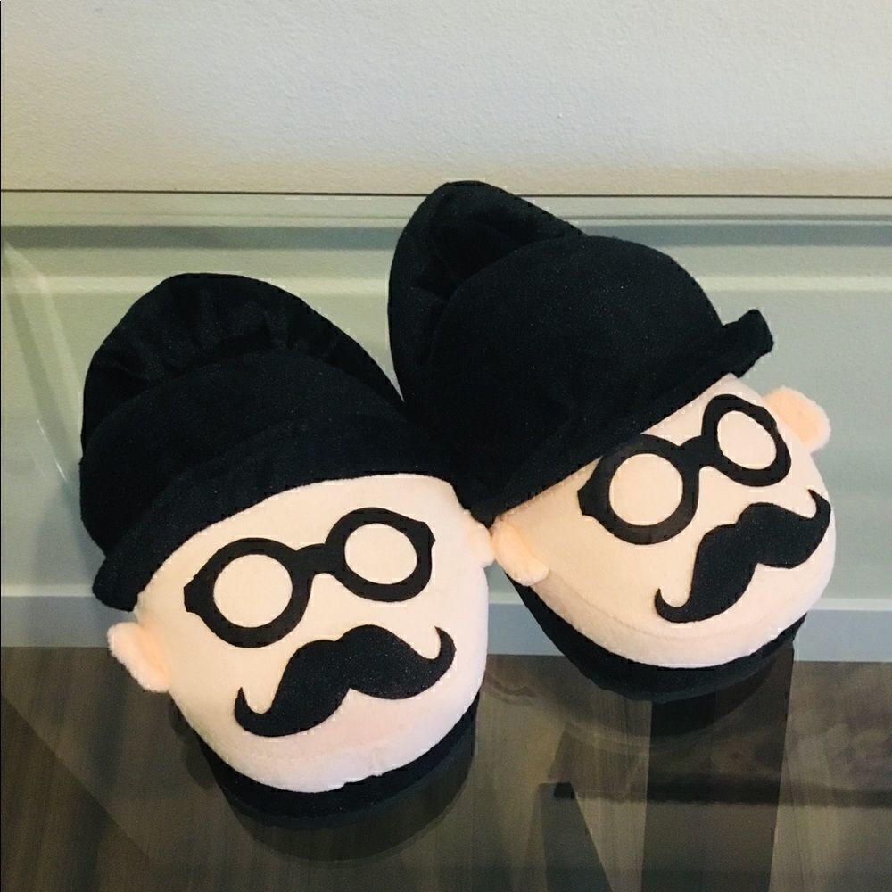 Brand new slippers fits sizes 9-12